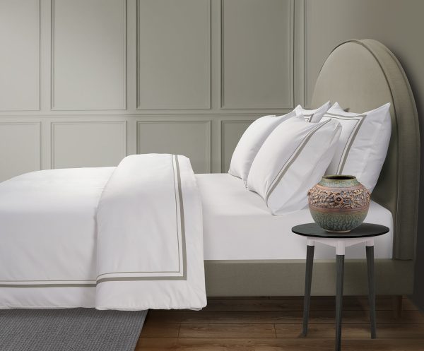 800 Thread Count Egyptian Cotton Royalton Lux Buttery Smooth Duvet Cover  Mink Double  White with Mink | Bed Sava