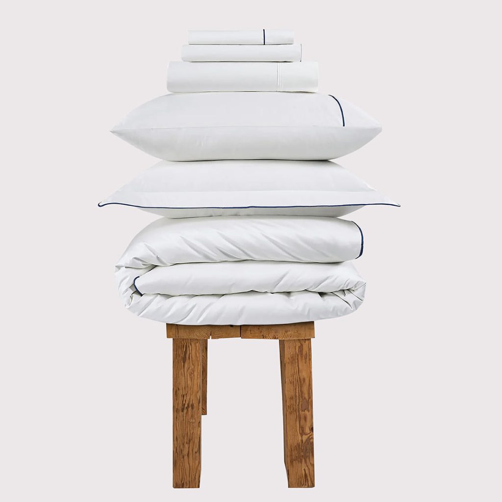800 Thread Count Egyptian Cotton Duke of Bliss LUXE White Bedding Set - Navy Peony Accent, Super King / White with Navy Peony Accent