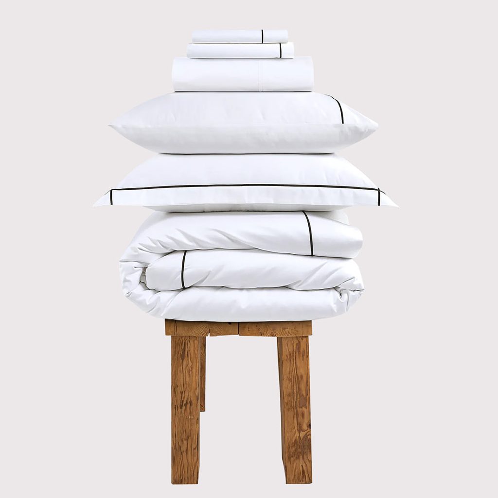800 Thread Count Egyptian Cotton Kensington Lux Buttery Smooth Duvet Cover - Jet Black Bedding Set, Super King / White with Jet Black