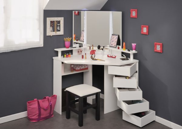 Parisot Corner Beauty Bar | Bed Sava