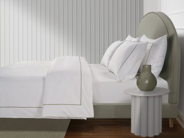 800 Thread Count Egyptian Cotton Cedarhurst Lux Buttery Smooth Duvet Cover  Mink Double  Brilliant White with Mink | Bed Sava