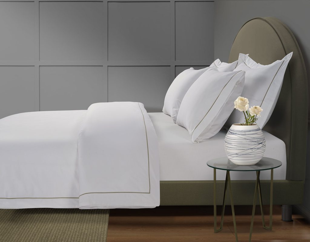 300 Thread Count Percale Oakwood Duvet Cover - Mink, Super King / Brilliant White with Mink