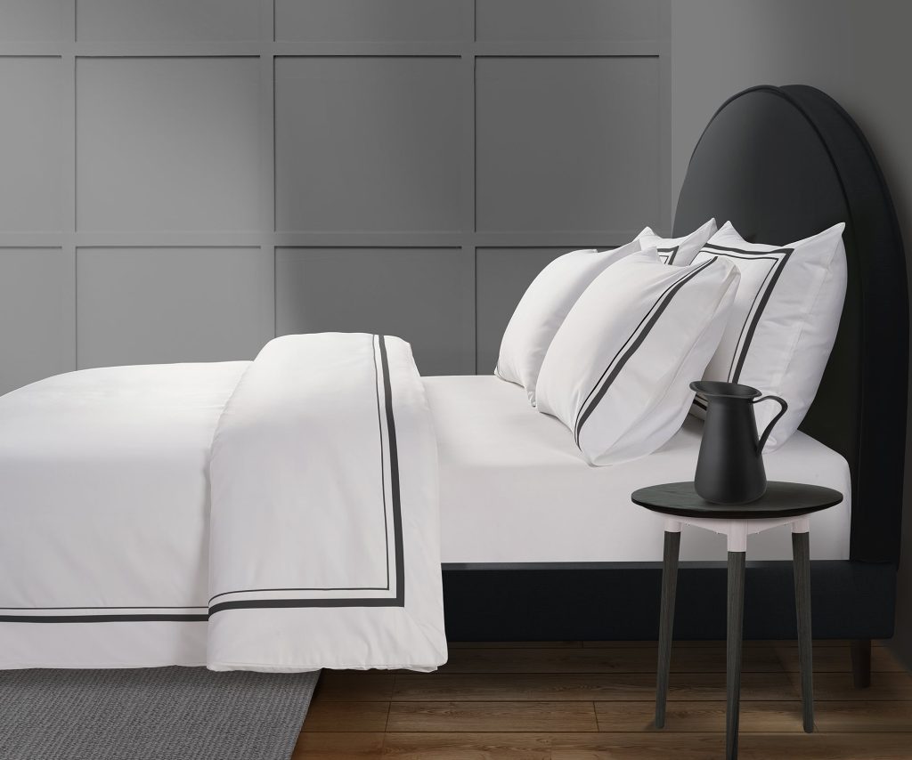 800 Thread Count Egyptian Cotton Royalton Lux Buttery Smooth Duvet Cover - Jet Black, King / White with Jet Black