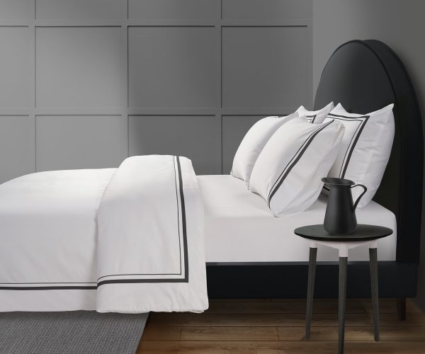 800 Thread Count Egyptian Cotton Royalton Lux Buttery Smooth Duvet Cover  Jet Black Super King  White with Jet Black | Bed Sava