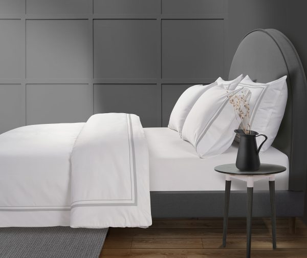 800 Thread Count Egyptian Cotton Royalton Lux Buttery Smooth Duvet Cover  Silver Dove Grey Super King  White with Silver Dove Grey | Bed Sava