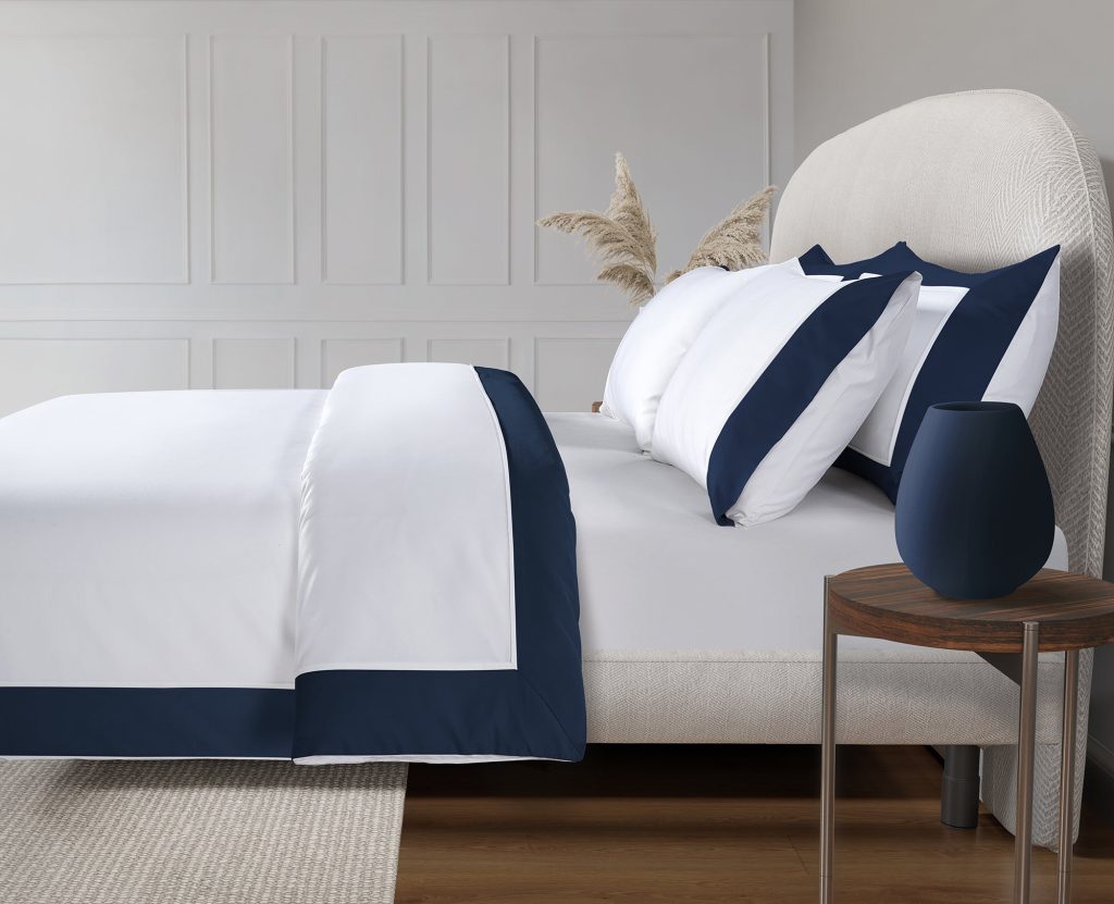 800 Thread Count Egyptian Cotton Windsor Lux Buttery Smooth Duvet Cover - Navy, King / White with Navy
