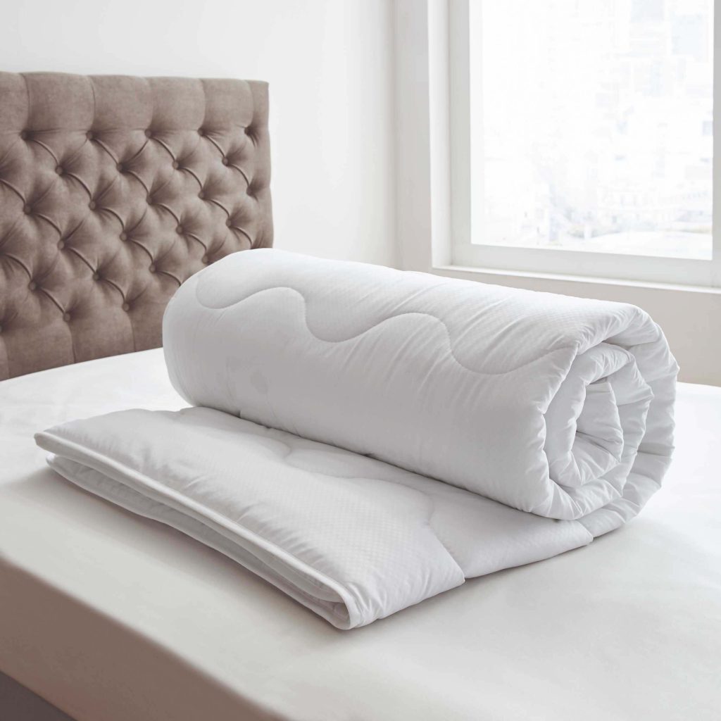 By Bedeck Platinum Collection Microcheck Super Kingsize Duvet 10.5 Tog