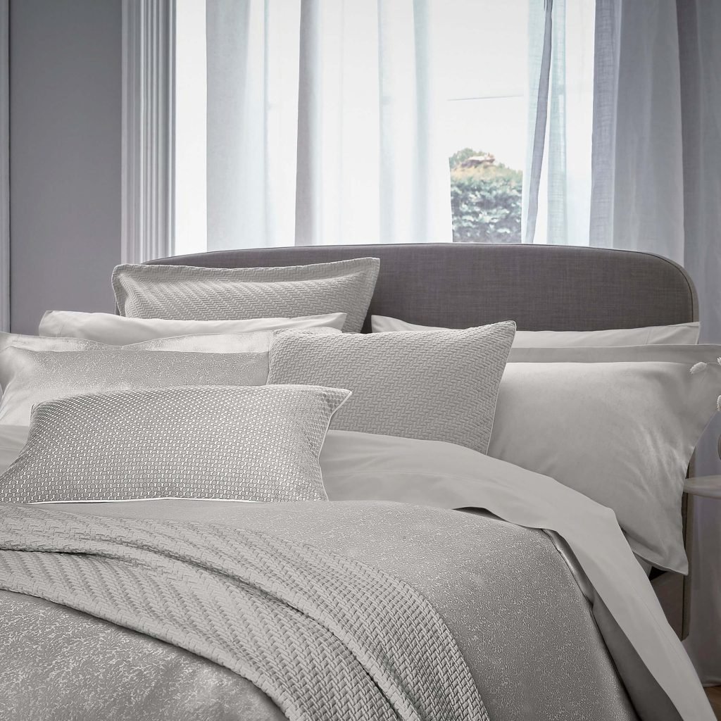 Bedeck of Belfast Fine Linens Tahra Super Kingsize Duvet Cover, Silver
