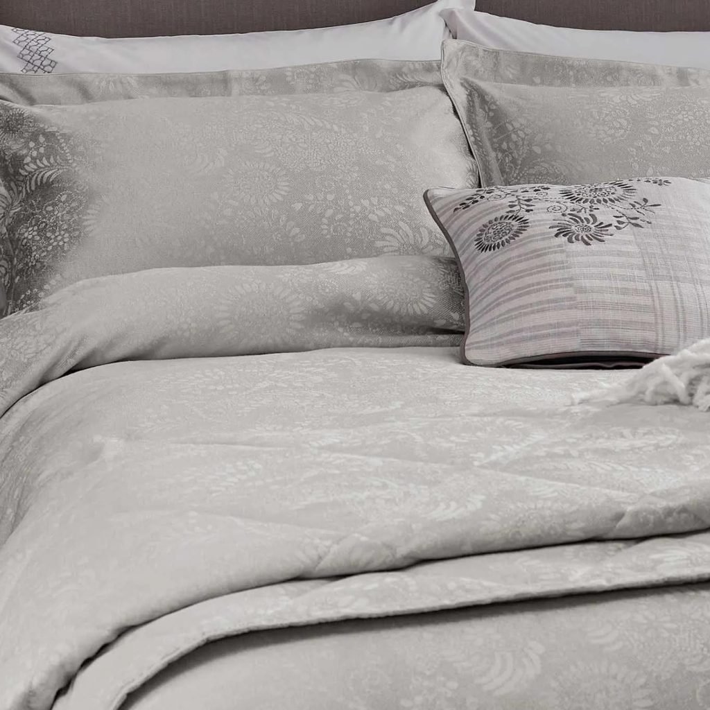 1951 Kina Quilted Throw, Silver