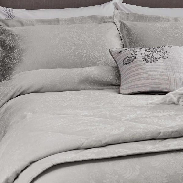 1951 Kina Quilted Throw Silver | Bed Sava