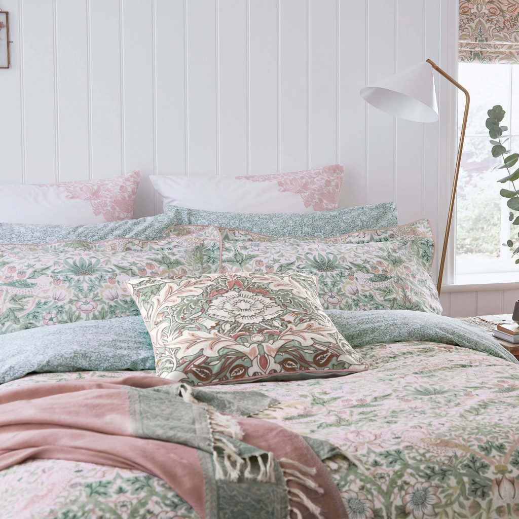 Morris & Co Strawberry Thief Single Duvet Cover Set, Cochineal Pink