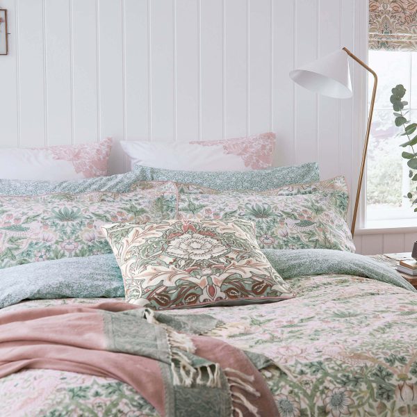 Morris  Co Strawberry Thief Super Kingsize Duvet Cover Set Cochineal Pink | Bed Sava