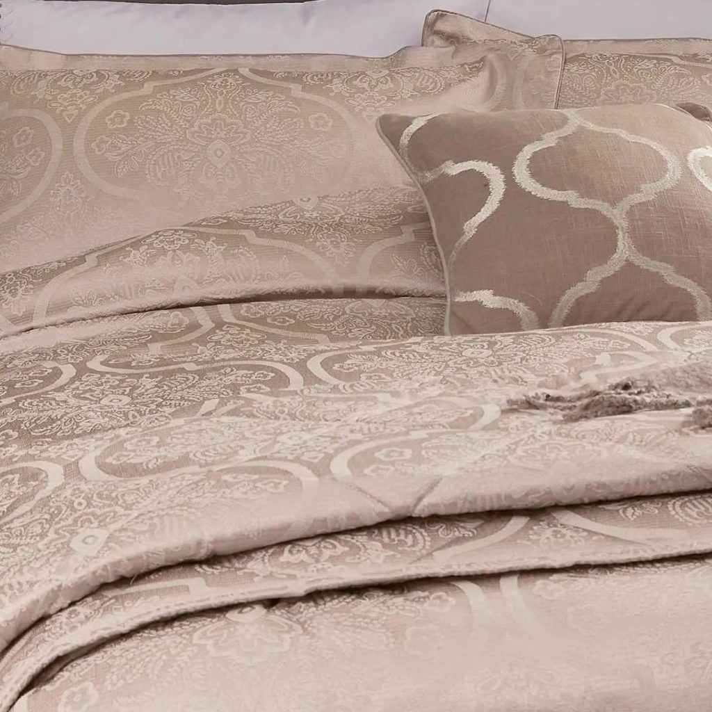 1951 Reza Throw, Tuberose
