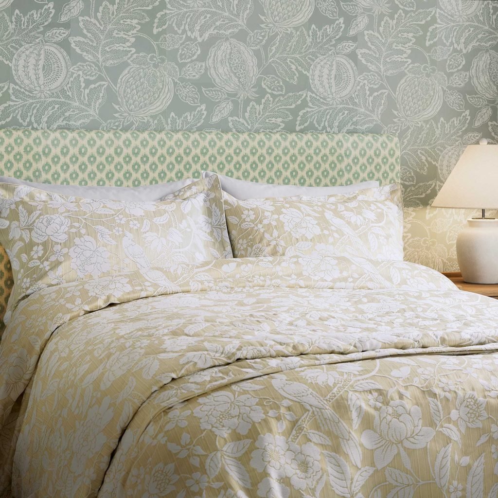 Sanderson Pyramus Kingsize Duvet Cover Set, Gold