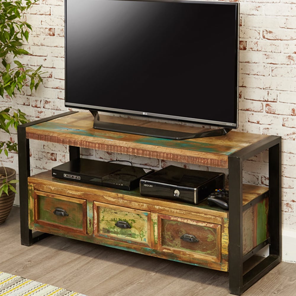 Utica Wooden TV Stand With 3 Drawers In Satin Lacquer