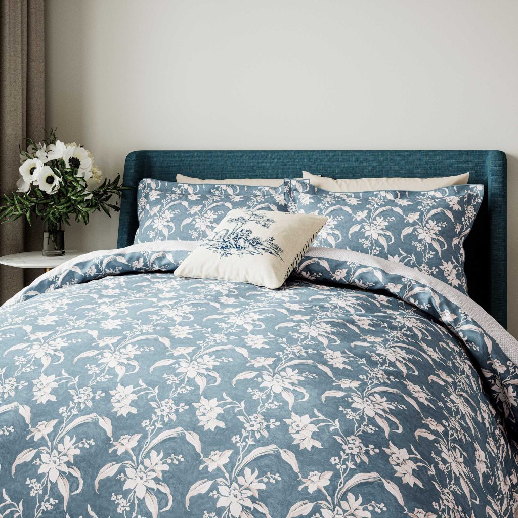 V&A Daffodil Dreams Kingsize Duvet Cover Set, Blue