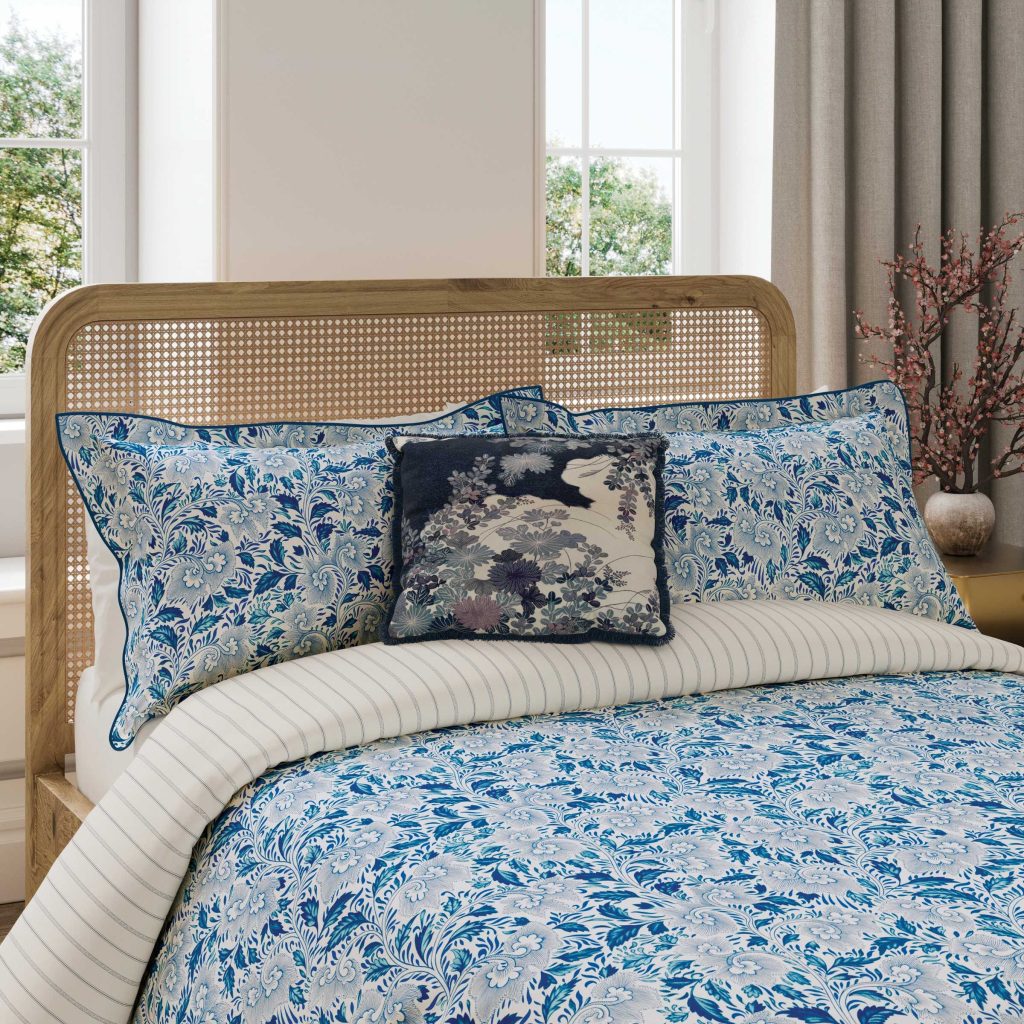 V&A Ornamental Bloom Super Kingsize Duvet Cover Set, Indigo