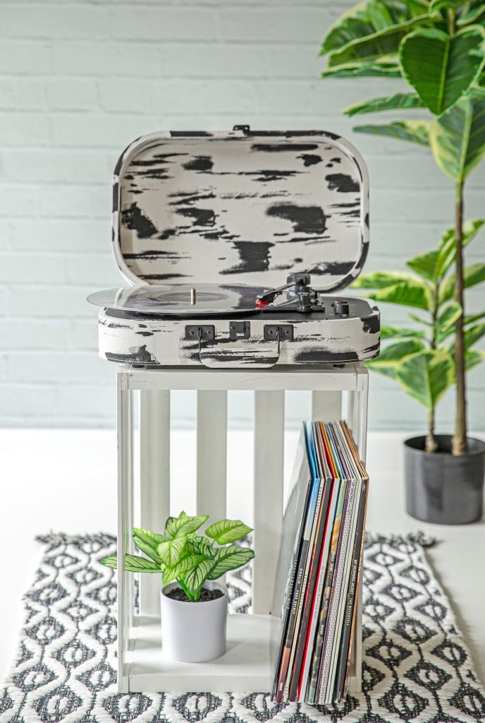 Crosley Discovery Portable Turntable (Black & White)
