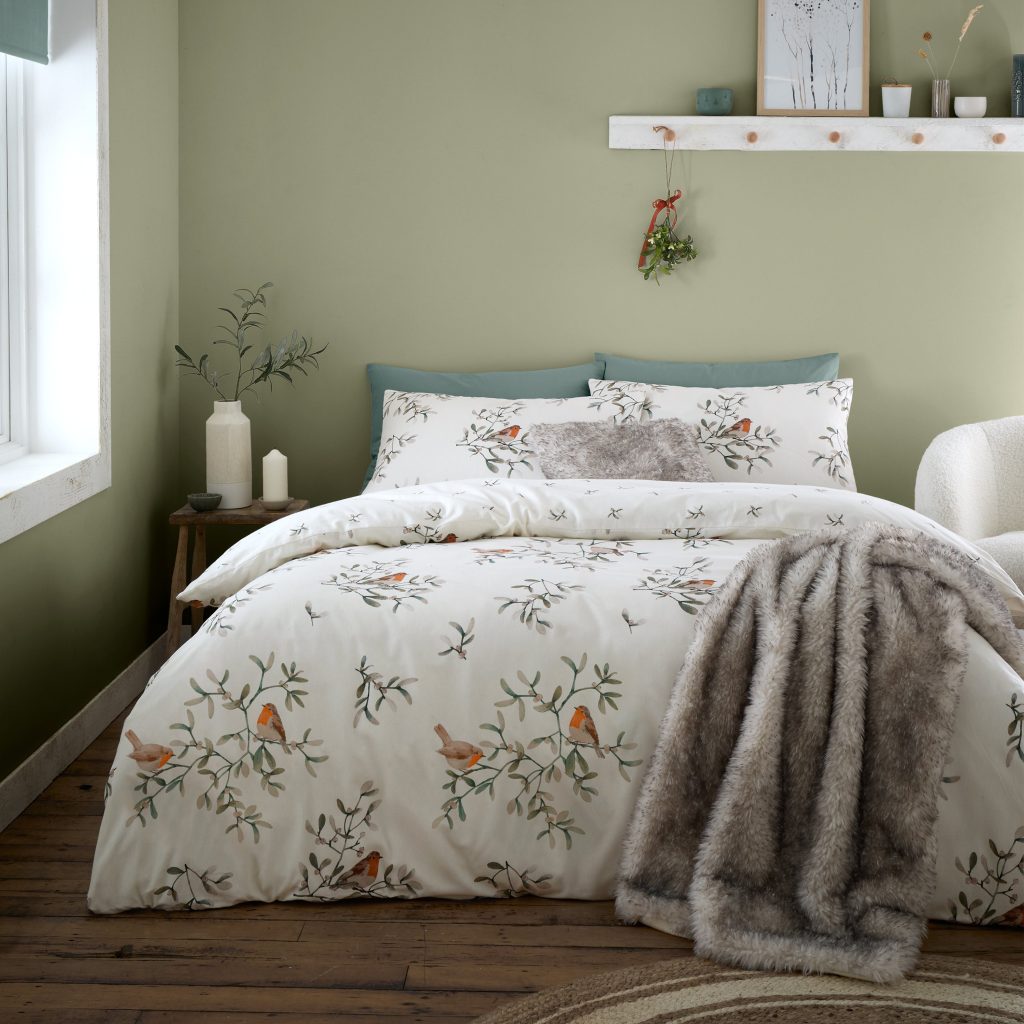 Catherine Lansfield Brushed Mistletoe Robins Cotton Reversible Duvet Cover Set with Pillowcases
