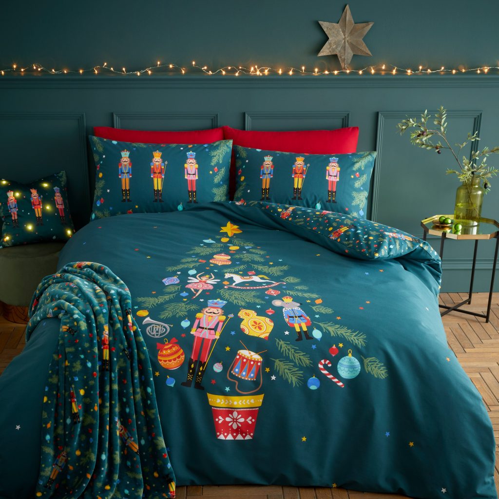 Catherine Lansfield Christmas Nutcracker Reversible Duvet Cover Set with Pillowcases