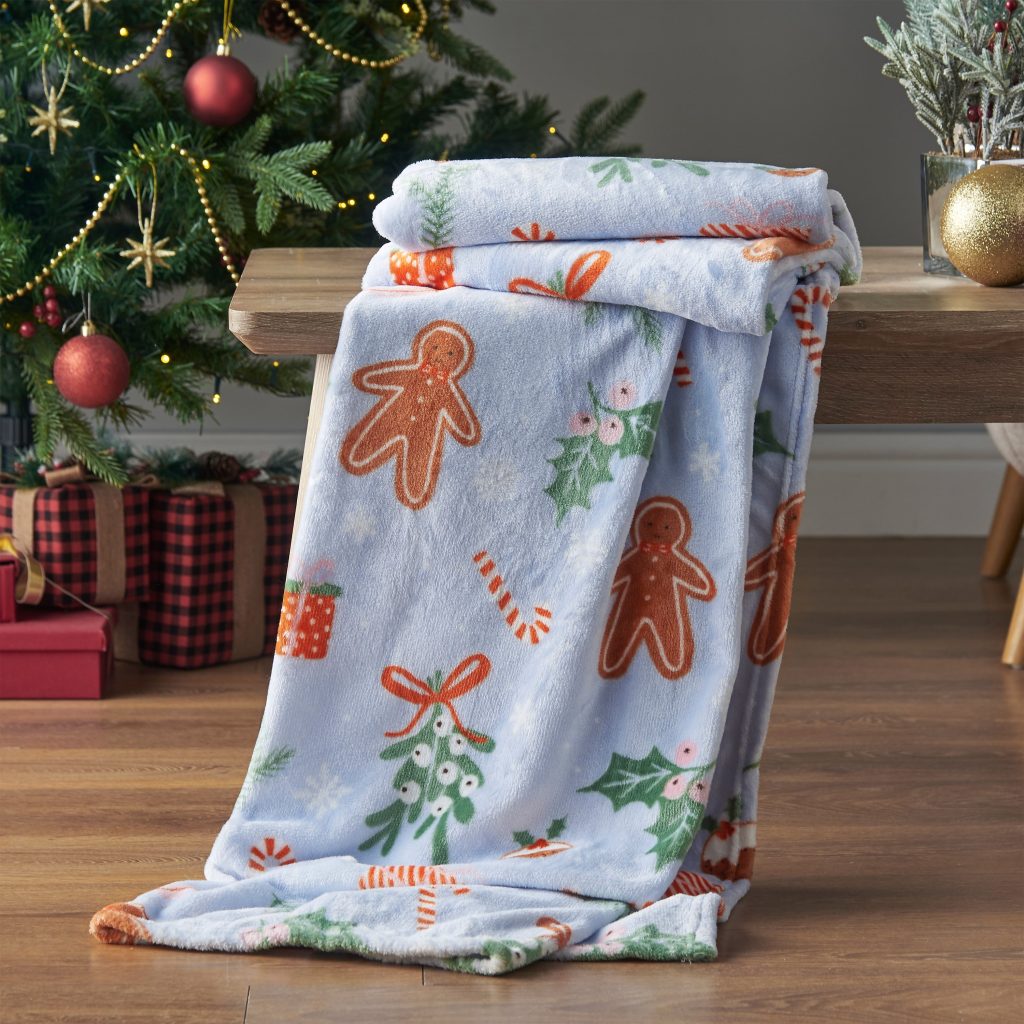 Catherine Lansfield Christmas Gingerbread Cosy Fleece Blanket Throw | Bed Sava