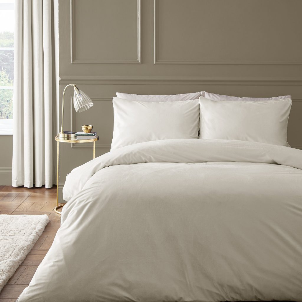 Catherine Lansfield Kingsley Soft Matt Velvet Duvet Cover Set with Pillowcases