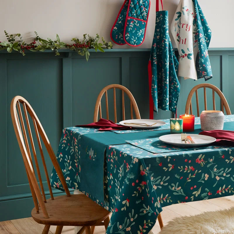 Catherine Lansfield Christmas Holly and Mistletoe Cotton Dining Placemat 4 Pack