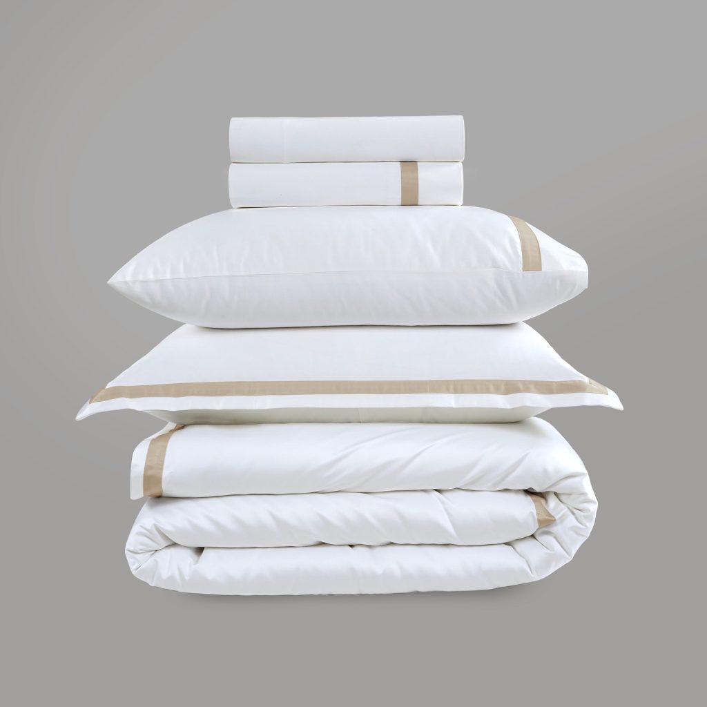 800 Thread Count Egyptian Cotton Heiress Bedding Set - White and Bone, King / White and Bone