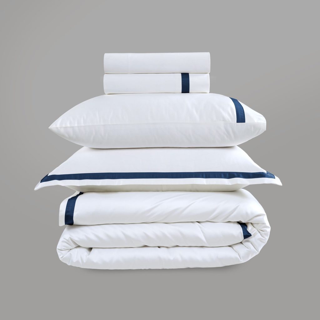 800 Thread Count Egyptian Cotton Heiress Bedding Set - White and Navy Peony, Super King / White and Navy Peony