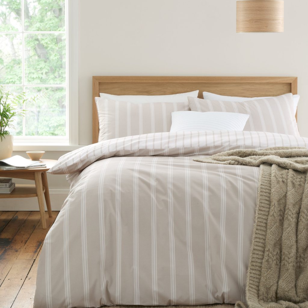 Bianca Ashford Stripe 200 Thread Count Cotton Percale Reversible Duvet Cover Set with Pillowcases