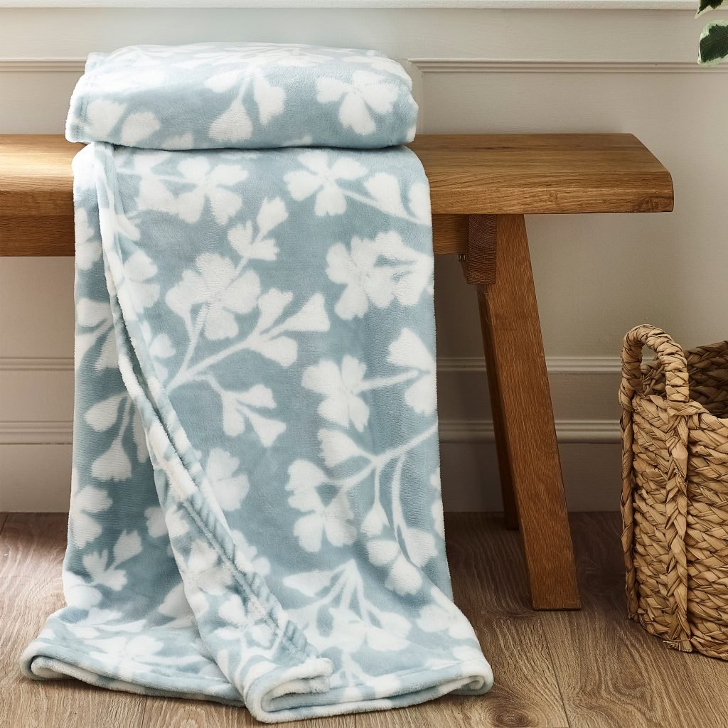 Catherine Lansfield Brooke Floral Cosy Fleece Blanket Throw