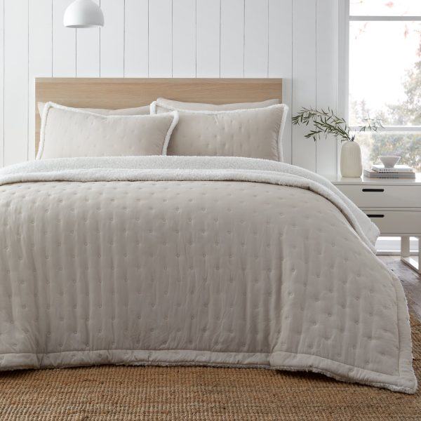Catherine Lansfield Cosy Nori Soft Sherpa Bedspread | Bed Sava
