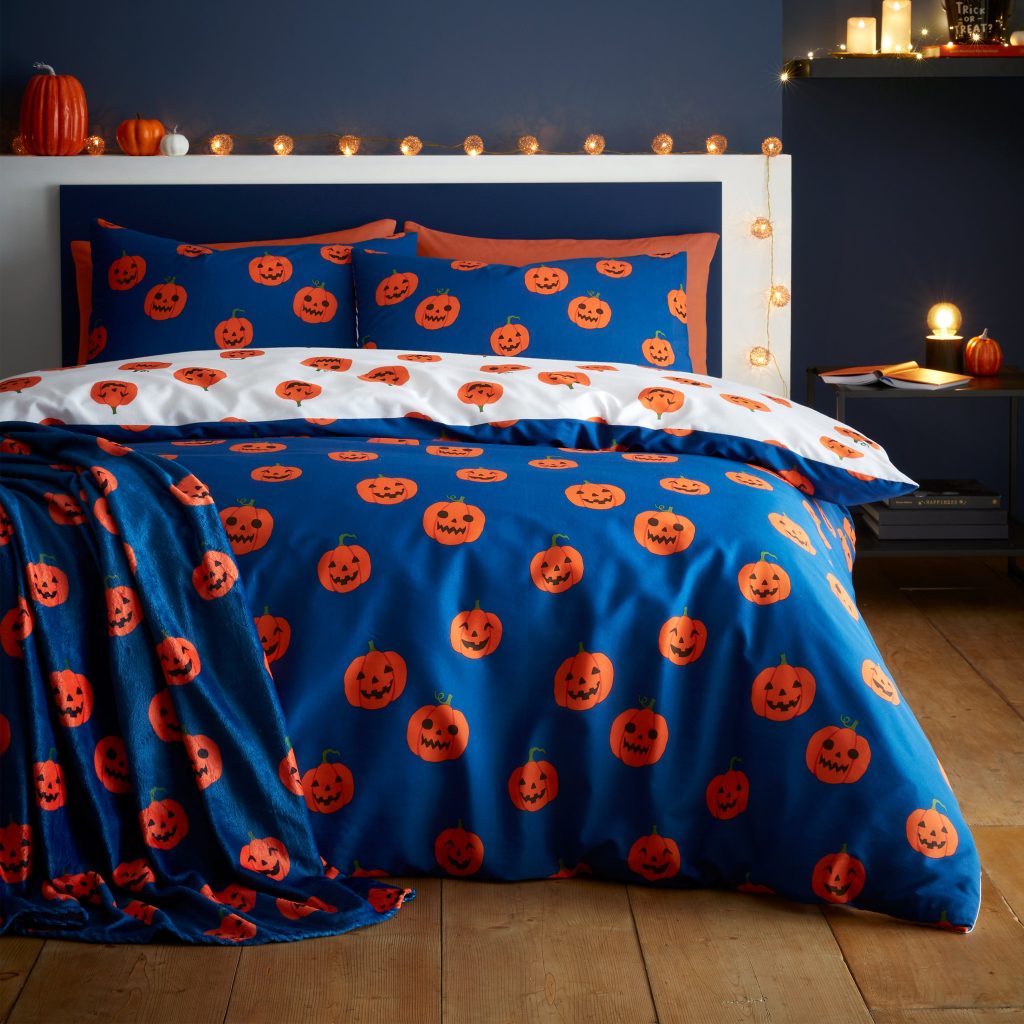Catherine Lansfield Halloween Pumpkins Cosy Fleece Blanket Throw | Bed Sava