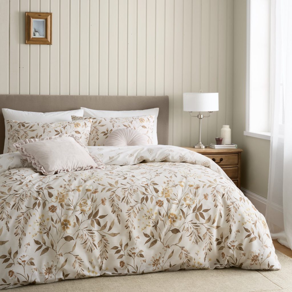 Catherine Lansfield Isadora Floral Reversible Duvet Cover Set with Pillowcases | Bed Sava