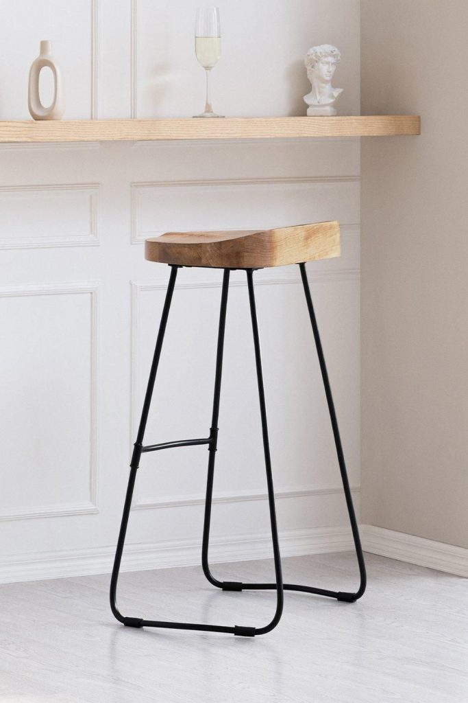 "Romboss" Saddle Seat Kitchen & Breakfast Bar Stool: Handmade Armless Mango Wood Bar Stools with Black Legs for Dining Room
