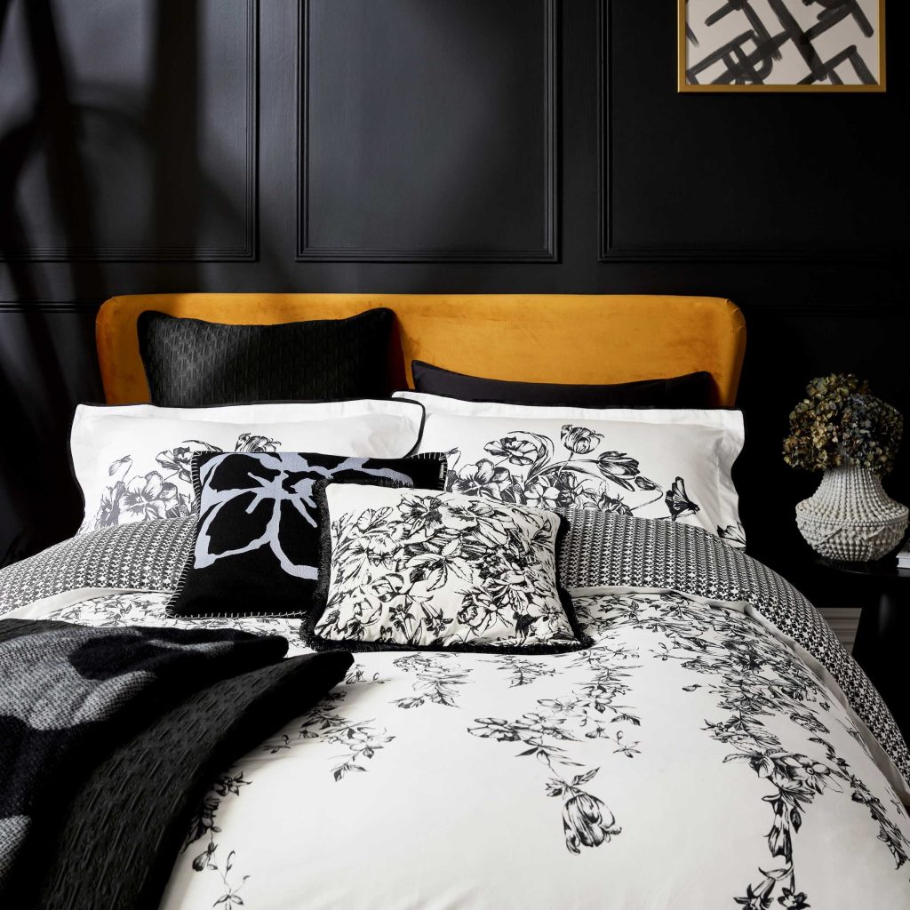 Ted Baker Elegance Floral Border Kingsize Duvet Cover SET, Mono
