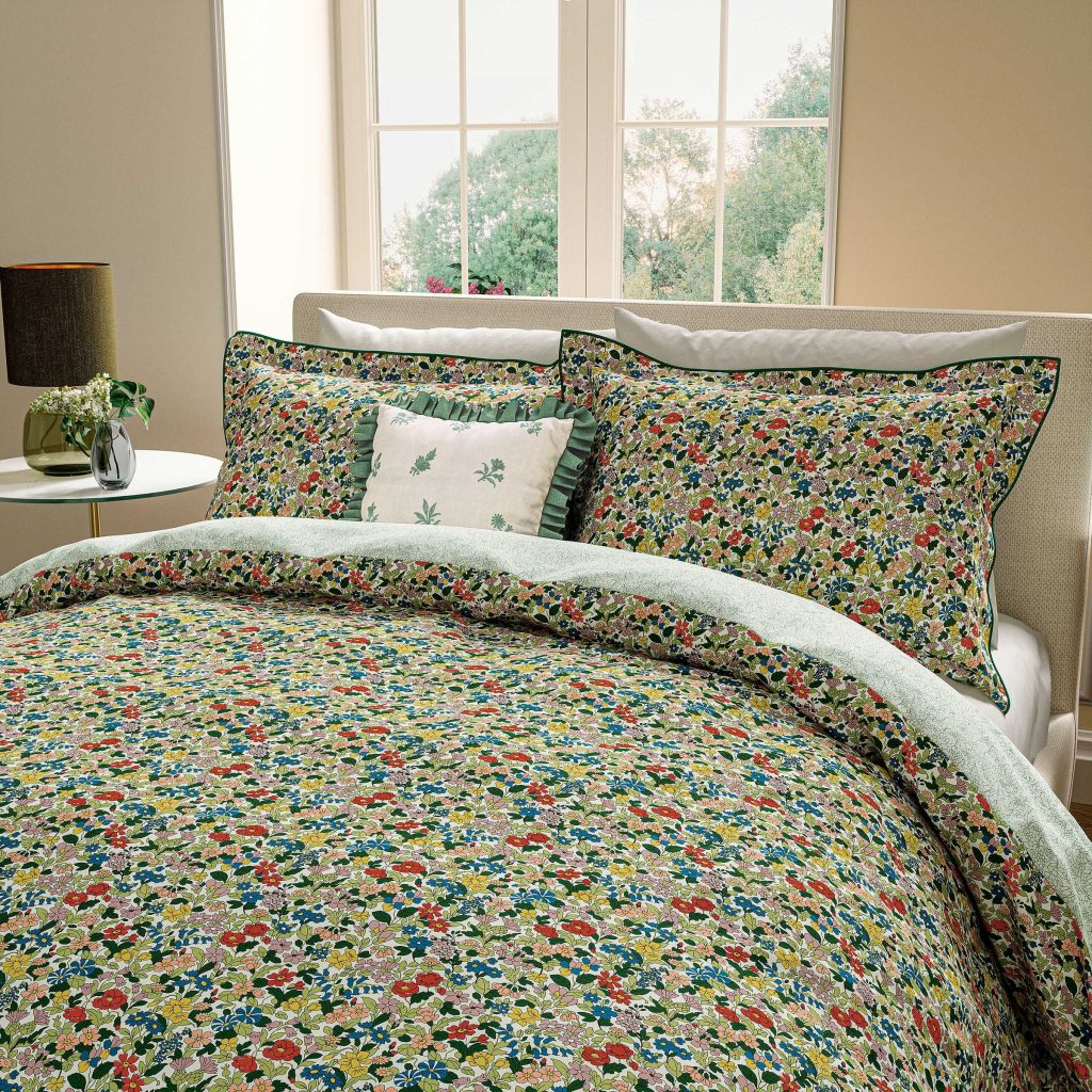V&A Blossom Harmony Super Kingsize Duvet Cover SET, Multi
